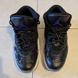 Air Jordan Space Jam Retro 11 Low (Size 7)